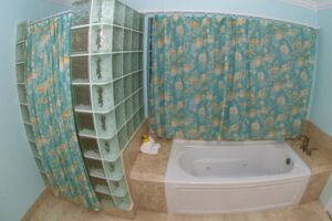 1 bedroom deluse master bath