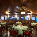 Manta Ray Bay Resort 16 Indoor Dining area on Mnuw Restaurant Ship
