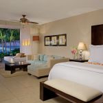 Junior Suite swim up Ocean View 1