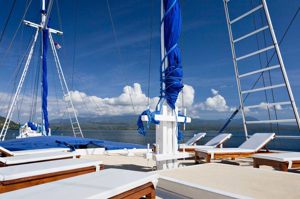 Siren Fleet Liveaboard Indonesia sun 1024x682