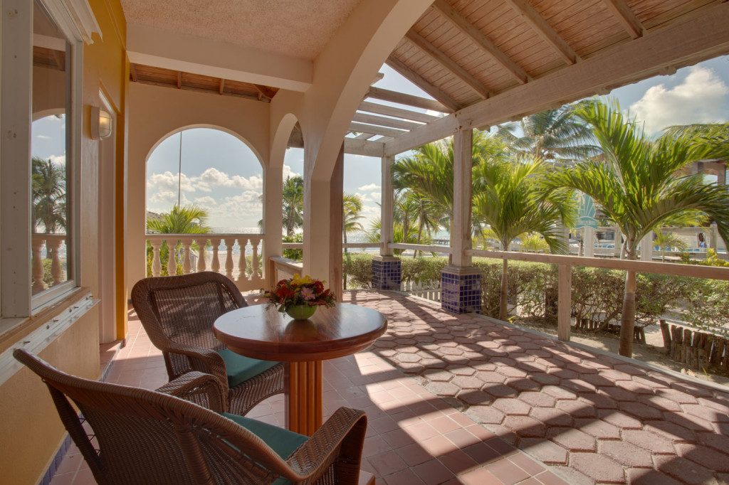 SunBreeze Hotel SCUBA patio 1024x682